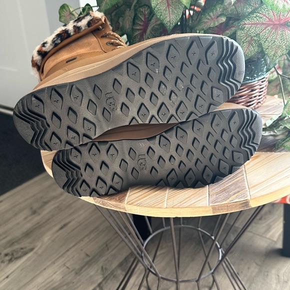 Rare 🔥 and Excellent Condition UGG Adirondack Leopard Cuff Boots - Picture 11 of 11